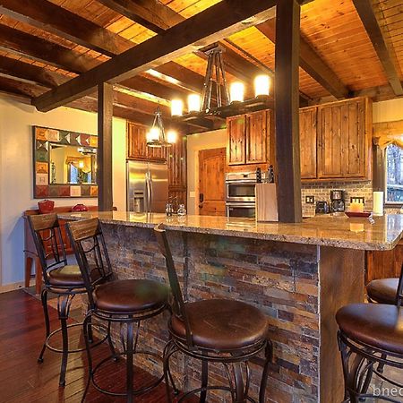 Bear Necessities, Luxury 5Bd Mtn Views, Hot Tub, Many Bear Sightings Villa Gatlinburg Exterior photo