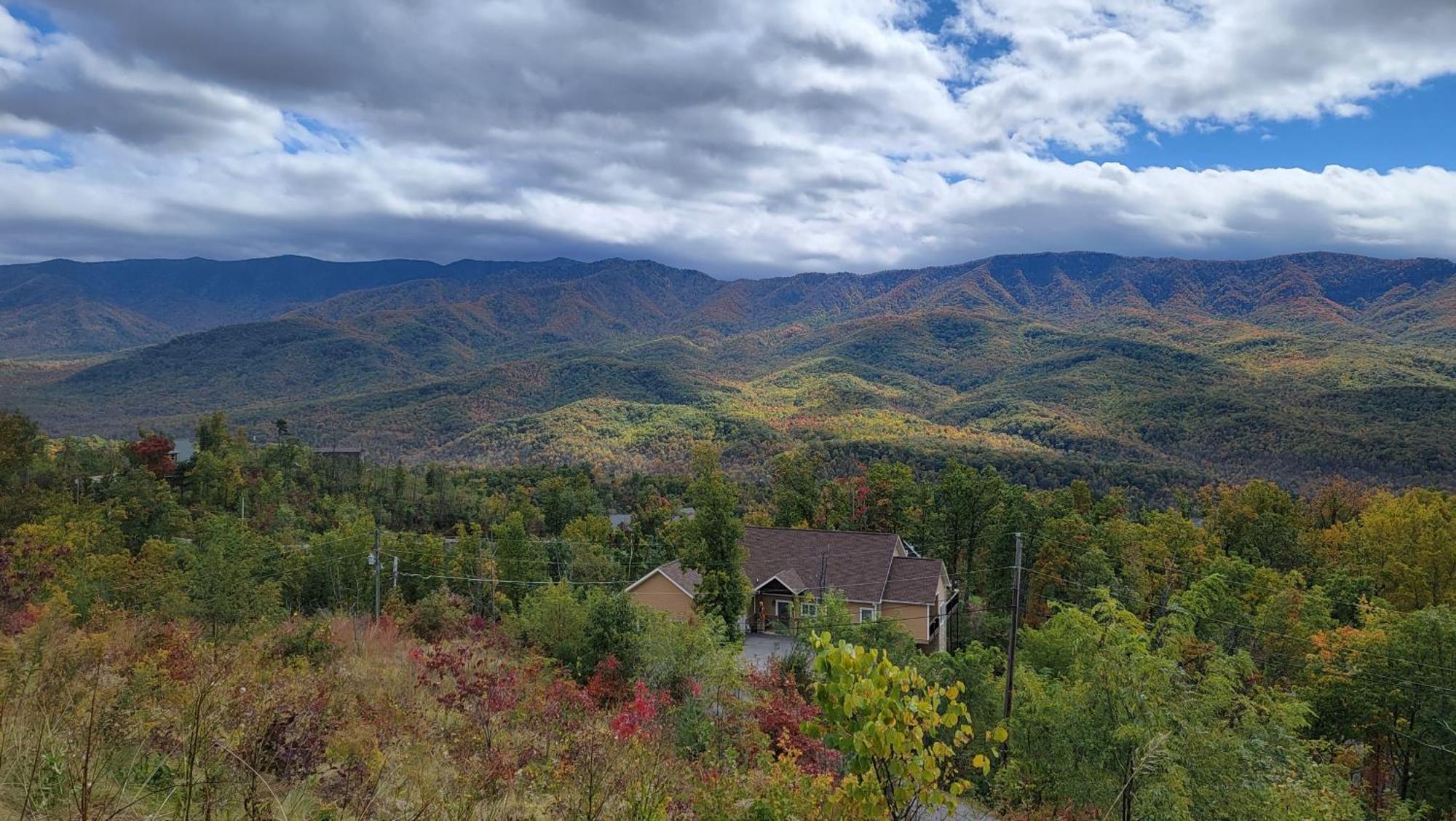 Bear Necessities, Luxury 5Bd Mtn Views, Hot Tub, Many Bear Sightings Villa Gatlinburg Exterior photo